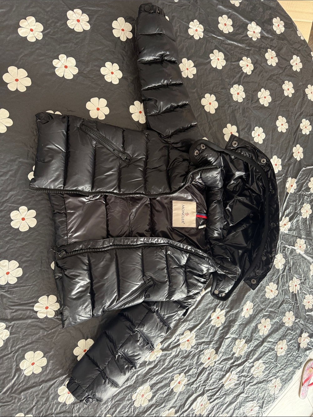 Authentic Moncler Enfant Black Shiny Hooded Down Puffer Jacket - Size 4T